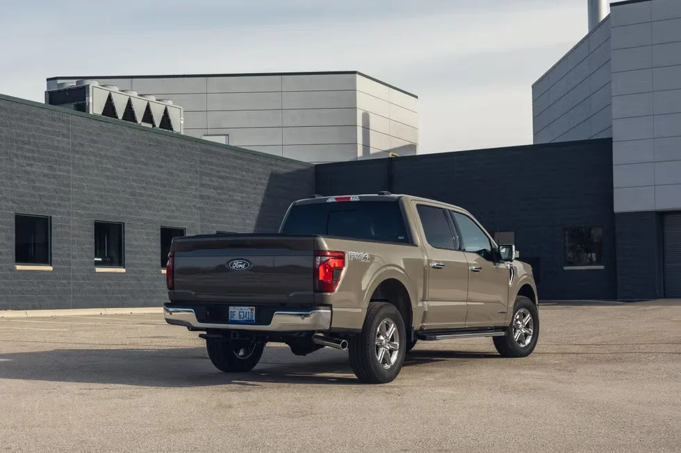 نمای عقب فورد F-150 مدل 2025