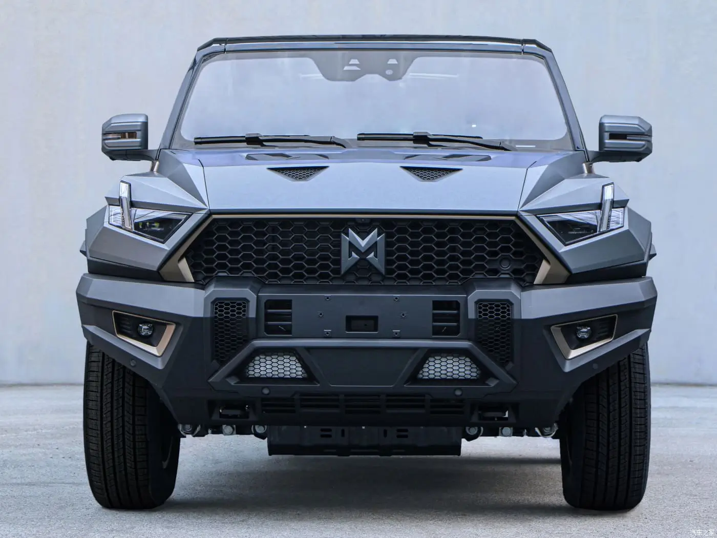 نمای جلو دانگ_فنگ M-Hero 917